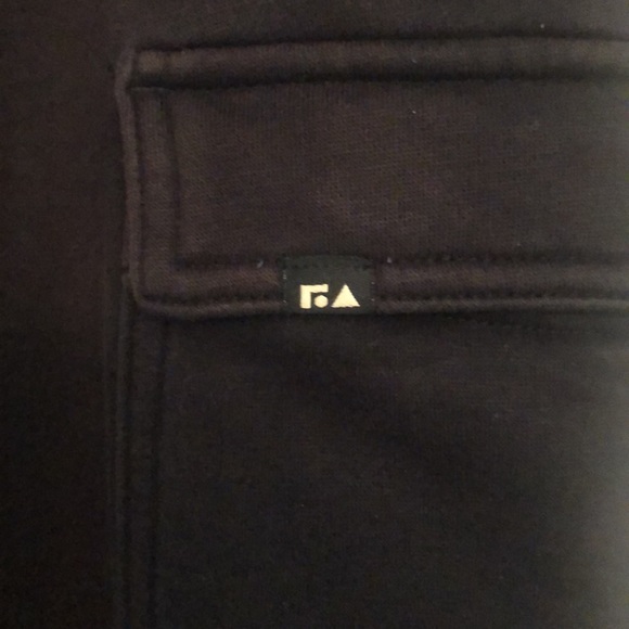 Free Assembly Men's Fleece Cargo Joggers - Picture 3 of 12